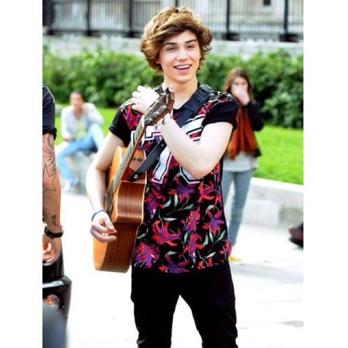 ♡ i fall in love easily ♡