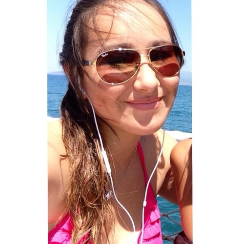 17 years old ~music ~TheNetherlands ~arianator ~disney fan~ @chiaraaxxxxx is the best friend ever! ℒℴvℯ yℴu ♡♡