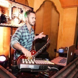 Producer/Remixer Resident Dj at 41 Ocean Club and Comedy Living Room. 
Pictures http://t.co/bfnY6K0WqD
Sounds http://t.co/uTWrqPaibm