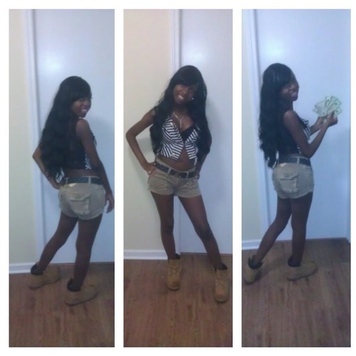 Super fLy chick TEDA MOBB fLy chickk && yeaa she MOBBBBINNN #Tunechi lee world! Fmoig:cgotti2ubitches