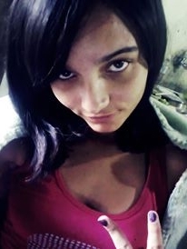 Ha soou liinda tenho 17 Anoos..namooro gosto de Sair com os amiigos e Odeio pessoas desumildes Ha e ja ia esquecendoo,,, sou Coompliicada & perfeitiinha 3
