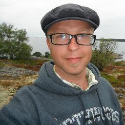 Trebarnspappa och kommundirektör på Åland. Följer och kommenterar, mest som privatperson.