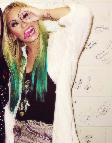 I'm follow back ♥
✡
#Lovatic
✡
:) Dont fit in, stand out