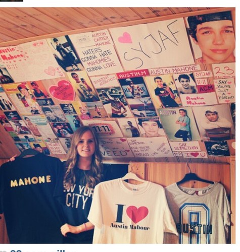 I'm from Sweden! I REALLY LOVE @austinmahone!!! @austinmahone FOLLOWED ME MAY 23, 19:12 ♥ I'm also a fan of @OneDirection!!! PLEASE FOLLOW ME !!! ♥