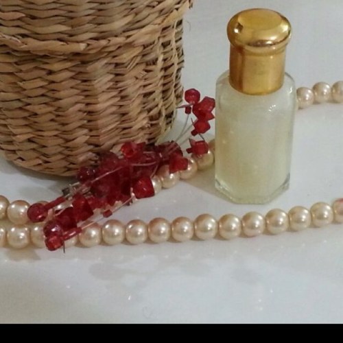 مسك الجسم الابيض( مسك القرشي ) 
سعر التولة ( ١٠٠ )
رائحه تدوم في الجسم اكثر من ٢٤ ساعةللتواصل على الواتساب فقط ( ٠٥٠٩١٦٩٧٦٦ )