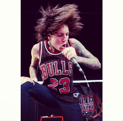 bandp0sts's profile picture. if you cant take a hit, stay out of the pit