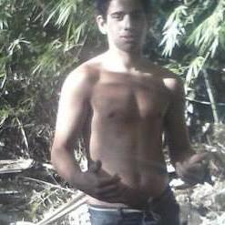 Adoro jogar bola, Dança. E me divertir com a família!!