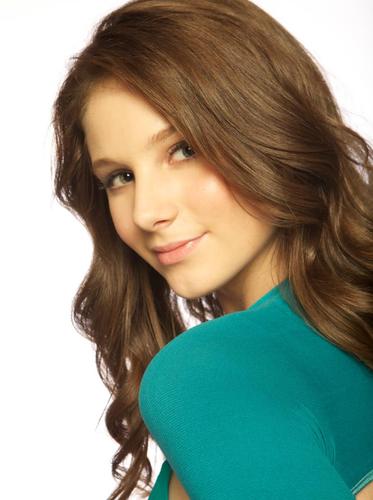 hi im Tara Webster I'm at a very prestigious dance academy I love ballet my best friends is Kat!
