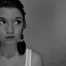 Tanya2D's profile picture. 21. Futura turismóloga pelirroja. Siento lo que siento, lo escribo y te lo cuento. Enamorada de Londres. Tamagotchi killer.