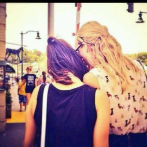 Follow @iHeartSwxft