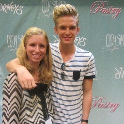 I met Cody on August 5 in Columbia!! @allisimpson followed 3/17/13 and replied 10/3/13 5:19 PM!! @codysimpson followed 9/2/13 7:01 PM!!