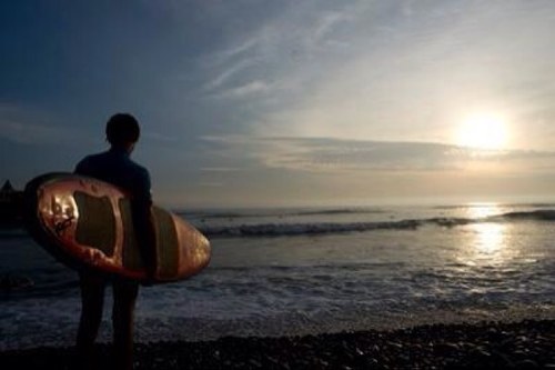 La vida me ha enseñado que no debo mostrar el mar que llevo dentro a quien no sabe nadar ...!!!
