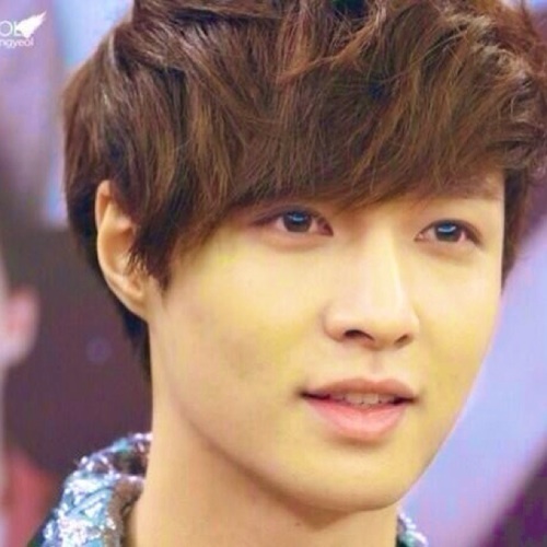 I am Lay(张艺兴)from EXO-M. Botです。
2015.11.08Restart