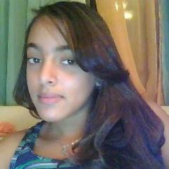 (Poetista ♪♫)   #TeamPoetista Vivo En Un Mundo De Hipocritas Donde Lamentable Mente Soy Una De Ellas!