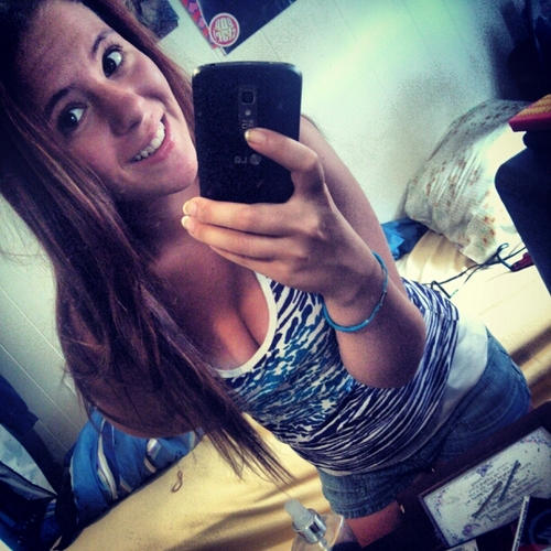 Danny_girl_18's profile picture. Biggest bitch, very proud of it. (: