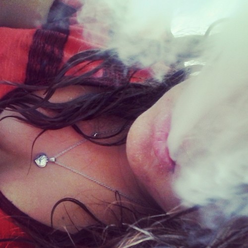 ♥ i follow back ♥ & follow my instagram stonergirl420xox:) i also follow back tjere:) will u be my friend? :)