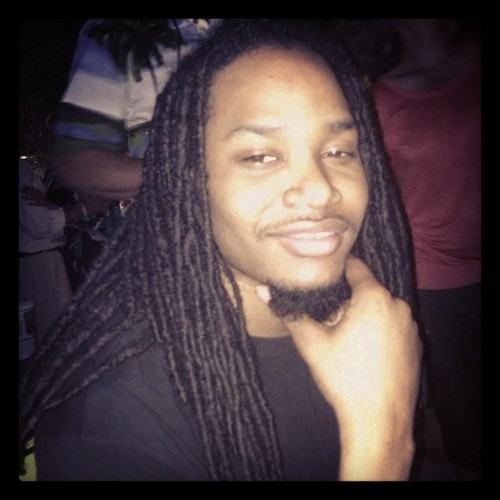 I'm 27 live in SC. 6'3 dreads. like to play basketball, chill, party, get money, and drink. feel free to DM me LADIES ;)