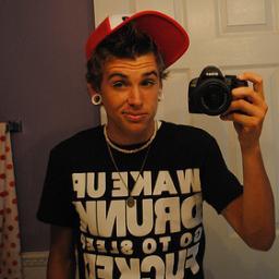 LovedHatedHero ;D I follow back (; 
Ich bin verrückt! :B
Guitar is my life.