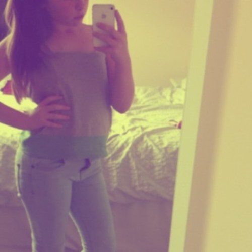 follow me ... Ill follow back.Ask me a question on Ask . FM ... @xofreyaox im the girl that doesnt smoke weed . Im the girl thats amazing ;) :p