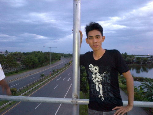 selebritis87's profile picture. 