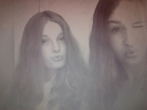 14 jaar • vmbo 3 • insta: elisaaaaaxx • w'app: vraag me maar