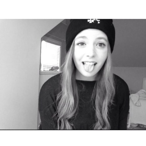 sono un semplice #fake di una ragazza inventata.♡