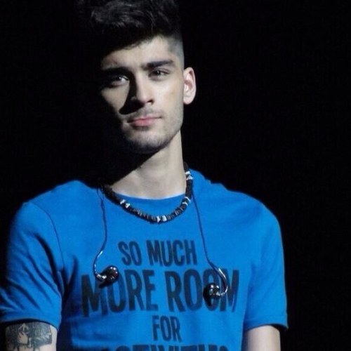 follow @bearhugzayn cause she's stunna ;))