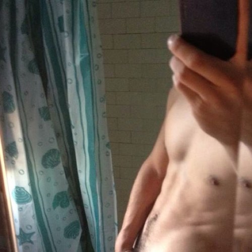 Swinger in nyc looking for people to talk to possibly swing with;)