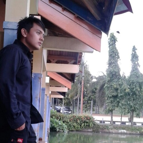 bersyukur jadi orang pas-pasan, passehatnya, pasgantengny,pas mau jajan ada duitnya.. *&%#@#@