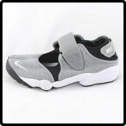 Ventas por menor y por mayor. Zapatillas Nike Rift, Free, Presto, botas Hoodies Sneaker, botas Glemcoe, Lacoste, camisetas de fútbol, camperas, camperones, etc.
