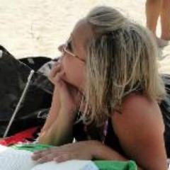 EmileeElliott's profile picture. I can't think of anything right now.  Obviously, creativity and wit should not be in my bio.