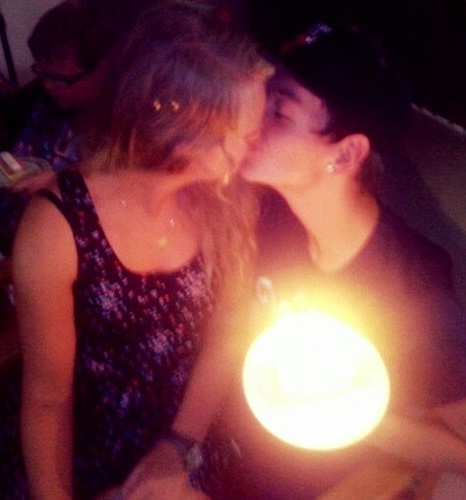 #TeamAnanas ° lovemyperfectboy @jeffreynuwolt 24/7 ♥ 13'08'12 °  inever letyouugo beauty. xohannaa ° friends & family #1 ° lovedance x ° insta: lisadejong_x