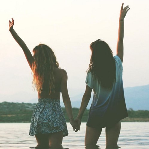 Two best friends here to keep secrets and give advice! 

Relatable Tweets.