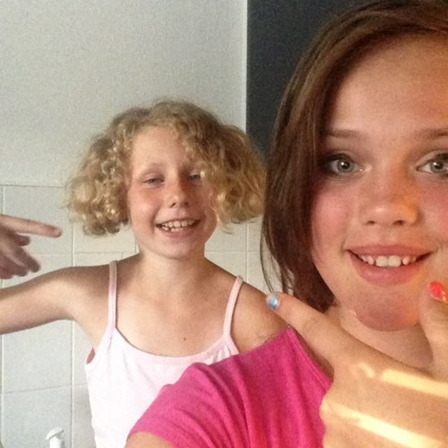 Vera. 10 Tekenen buitenspelen met vrienden  de Rijer i love friends!
