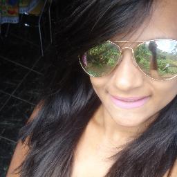-Posso não ser a mais forte
ou a mais inteligente
nem a mais bonita e nem a mais legal
Mas sou forte o suficiente para lutar
Inteligente o bastante para aprende