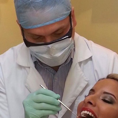 Especilista Rehabilitacion Oral UNAB CHILE ,Docente , Clinica Omnidental Edificio Medical Plaza oficina#205 0993043938 / 593 45047104