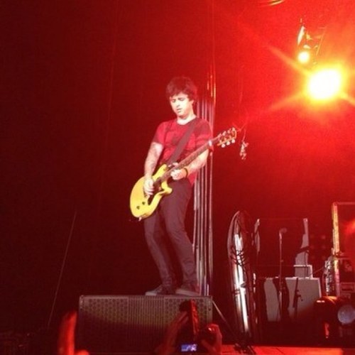 # All time low# One Direction #Green day# ОБОЖАЮ БИЛЛИ ДЖО *О* @HardKote ты клевая! ;3