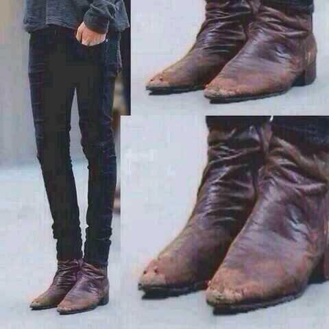 Winky Dinky tweet I always cuddle harrys bare feet