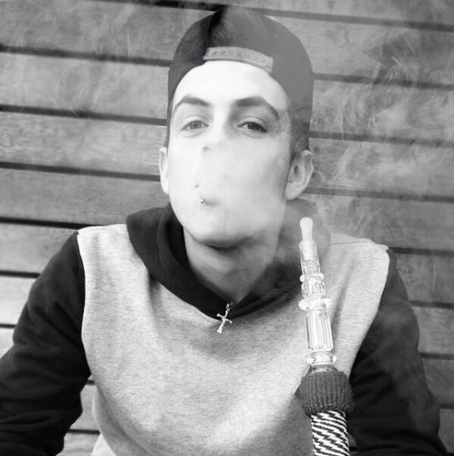 Hi you just got a free follow from @holasahyounie so make sure yoi follow me on there and i'll follow you back ♡