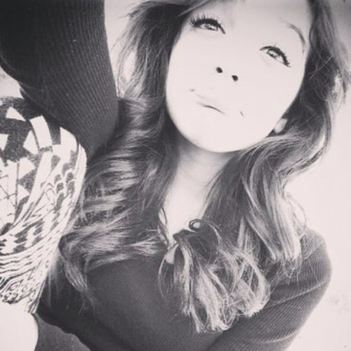 Hey Im Daniela Santos | 16 | An Neardy Girl That Like To Have Fun && Hang Out With My Friends && Like To Meet New People ❤