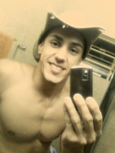Ariano, 22 anos, extremamente feliz com a vida! #godinfront