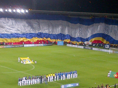 Me gusta el FUTBOL soy del REAL MADRID Y DE MILLOS FC .. :D 100% MADRIDISTA, MERENGUE Y EMBAJADOR :D( BlackBerry : pin : 25BDBB64