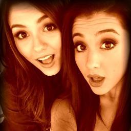 We are 2 people Fans of Ariana&Victoria and decided to make a fan club for twitter,and I hope we continue to Ariana&Victoria,¡Thanks 4 Follow us!