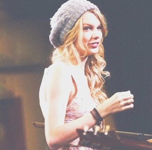 Free follow from @tswiftcandle