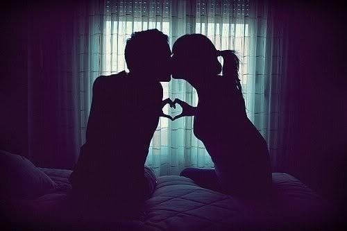 Volg ons voor leuke en gevoelige liefdes tweets! ♥ we gooien ook mensen voor cijferen...