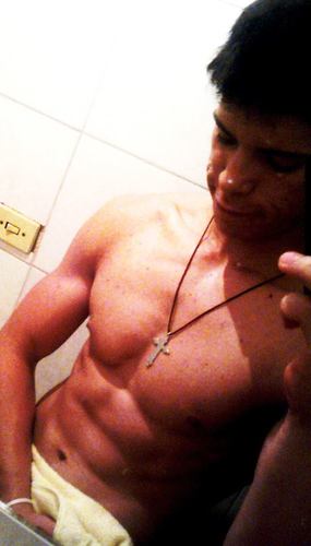 Sou um cara bastante sincero, curto dms a verdade..
Amo malhar este é o meu unico prazer..
Claro logo depois de Mulheres heheh 3:)