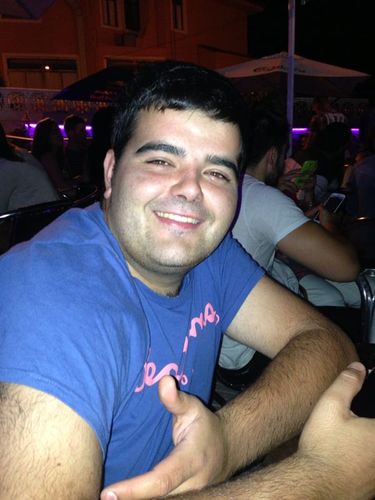 Técnico en Fabricación de Carpinteria, estudiante de Mantenimiento Industrial y de Diseño y Amueblamiento. Fiel amigo del Brugal !