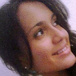 apenas uma garota com a alegria de uma criança;
a malícia de uma adolescente;
e sentimentos de mulher
