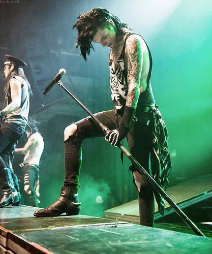 Hi im 13. I love talking about BVB. Follow me if you like BVB/SWS/BOTDF/MCR/PapaRoach.