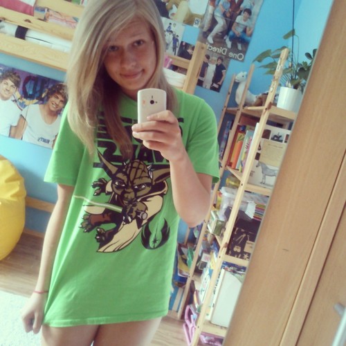 Hello my name is Đee :) I'm #Directioner #Mixer #Peacer and I'm proud of it :3